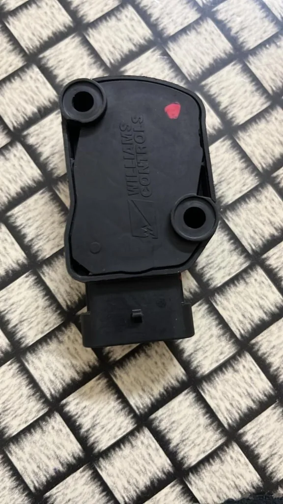 JCB 335/Y5904 Williams Controls foot pedal throttle sensor top view
