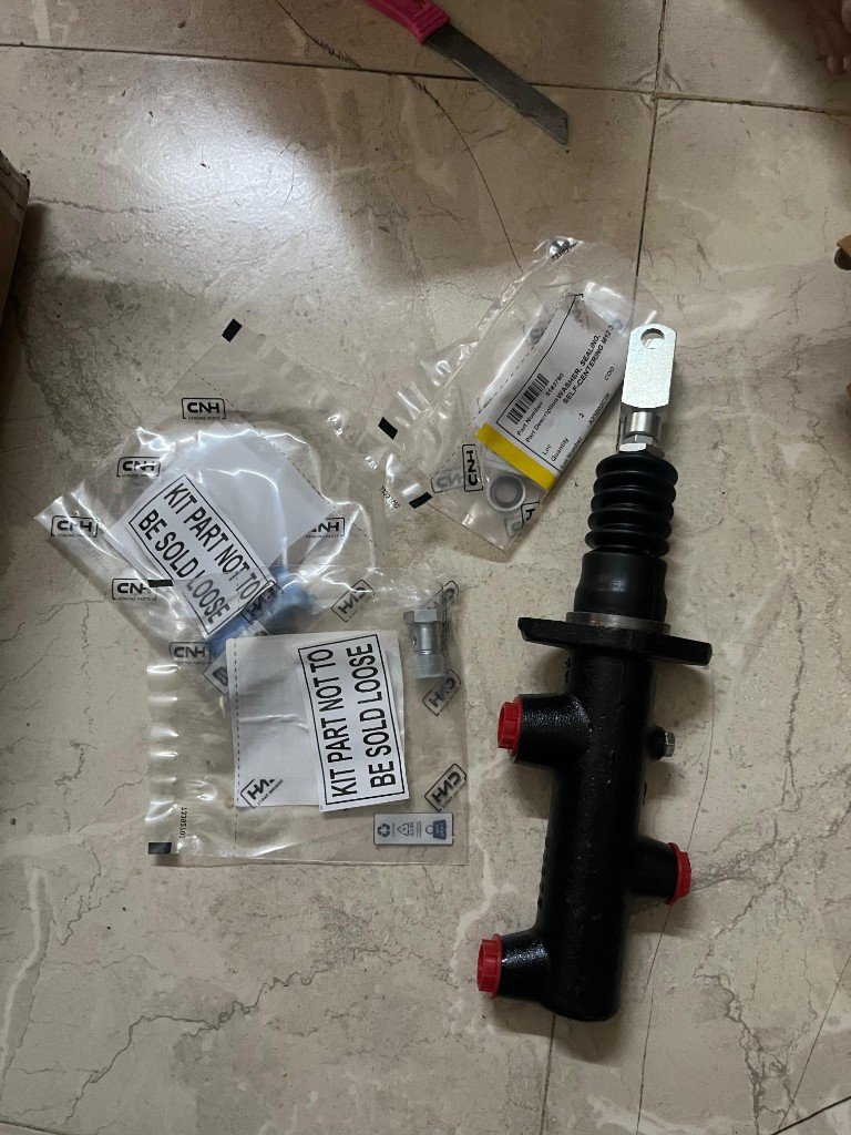 Case 91896671 brake master cylinder kit top view cylinder sealing washers banjo bolt — warehouse source photo Pioneer Mitra