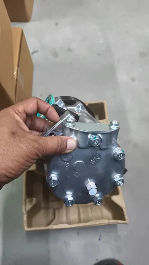 CAT 372-9493 24V air conditioning compressor S D ports Pioneer Mitra