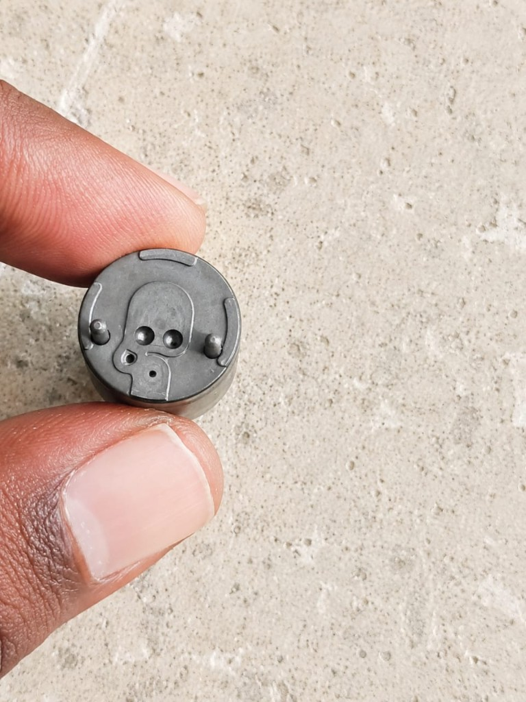 Delphi 28653428 SVA control valve alternate top view connector pins — multi-angle warehouse photo Pioneer Mitra