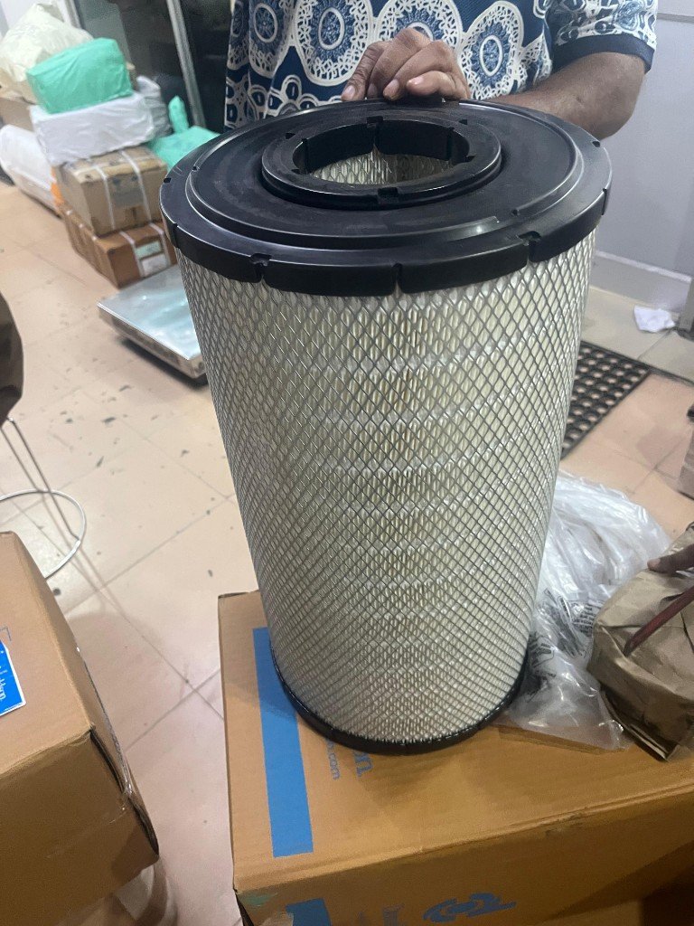 Donaldson cross-reference X009724 dual-stage engine air filter kit — RadialSeal primary element full unit warehouse photo — Pioneer Mitra independent export supplier India
