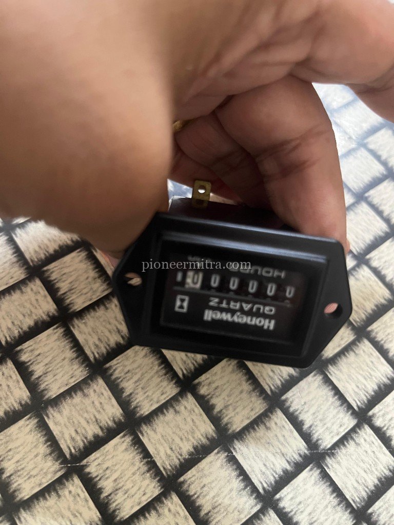 Honeywell Quartz hour meter front display QUARTZ HOURS