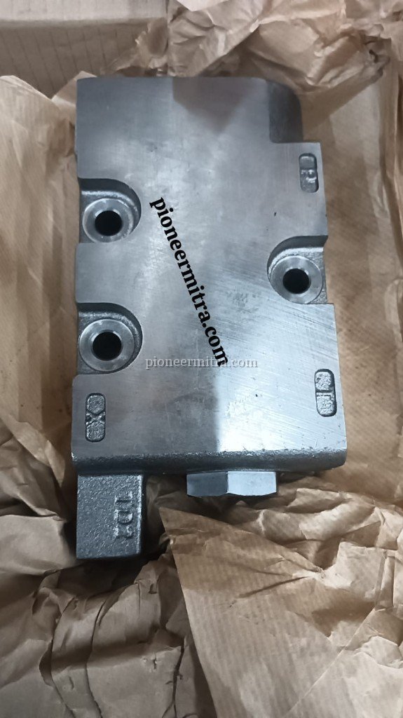 JCB 25/221957 cover inlet mounting face