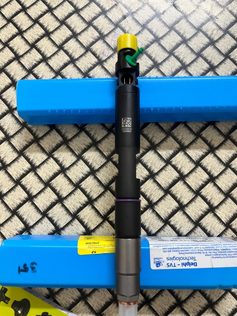 JCB 320/A6655 injector on blue Delphi-TVS cases with QR datamatrix on injector body — multi-angle warehouse photo Pioneer Mitra