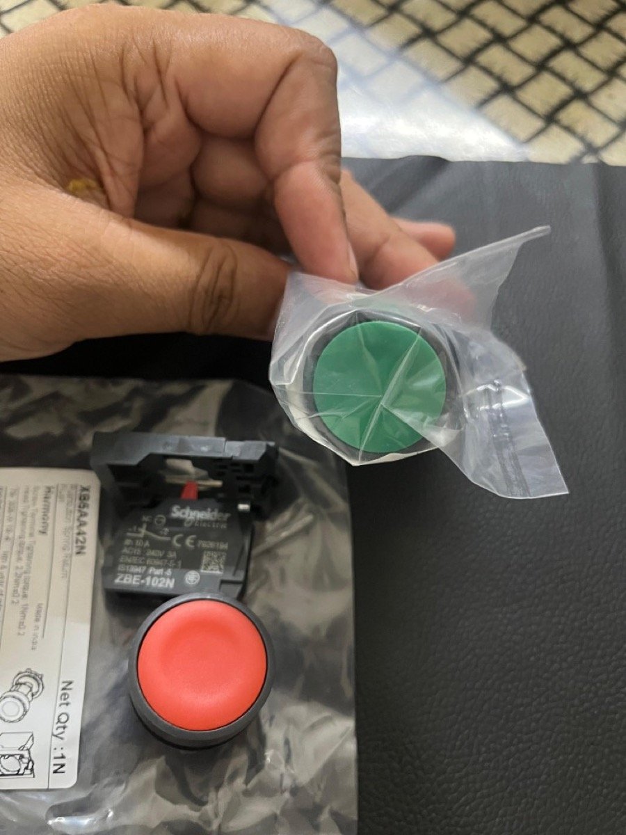 Schneider Harmony XB5 green XB5AA31N packaged and red XB5AA42N with ZBE-102N — series comparison warehouse photo