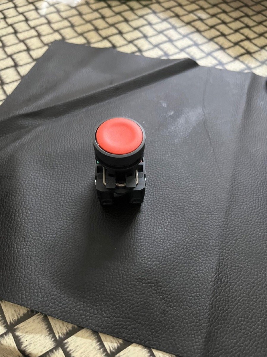 Schneider XB5AA42N red flush push button head standalone warehouse photo — Harmony series cross-reference