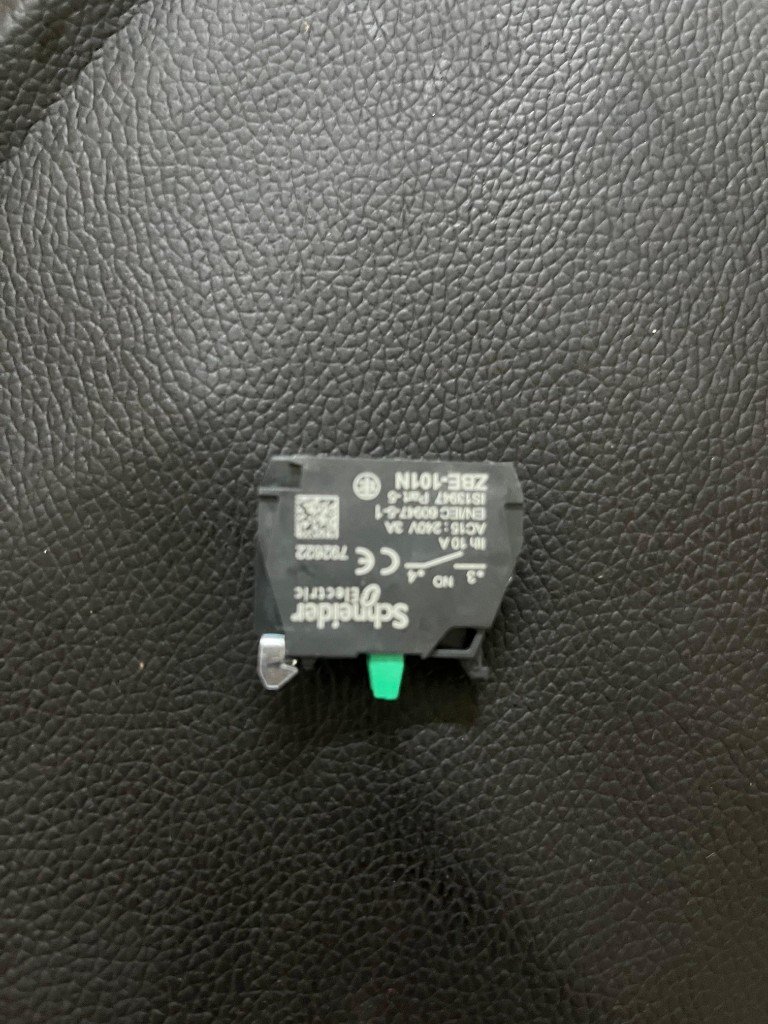 Schneider ZBE-101N side label close-up — NO terminals 3/4, Ith 10A, AC15 240V 3A, EN/IEC 60947-5-1