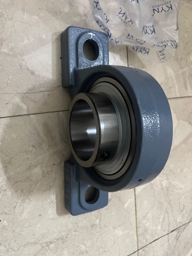 UCP213 UC213 bearing insert face P213 pillow block housing KYN packaging — warehouse photo India export
