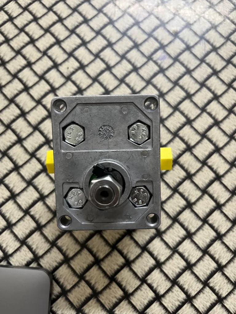 Bondioli Pavesi HPL gear pump front flange — BP logo KFX 8.8 mounting bolts warehouse photo Pioneer Mitra