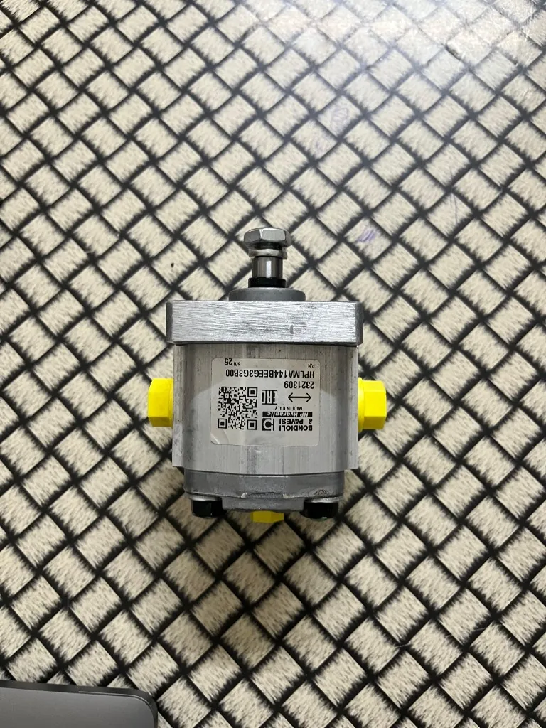 Bondioli Pavesi HPLMA144BEEG3G3B00 hydraulic gear pump top view — nameplate P/N 2321309 S/N 25 Made in Italy HP Hydraulic warehouse photo Pioneer Mitra