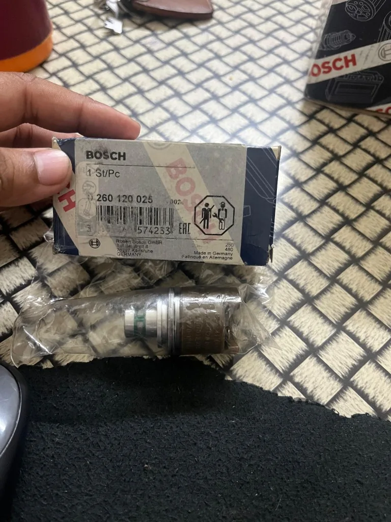 Bosch 0260120025 solenoid valve box held showing part number 0 260 120 025 export verification photo