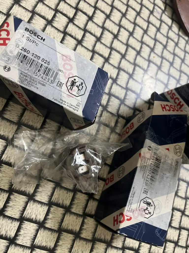 Bosch 0 260 120 025 box label detail — EAC certification barcode 3 165142 574233 warehouse photo