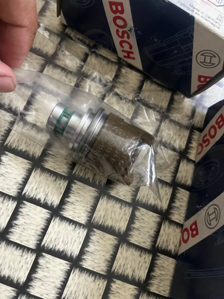 Bosch 0260120025 24V transmission control solenoid valve with box — alternate angle warehouse photo