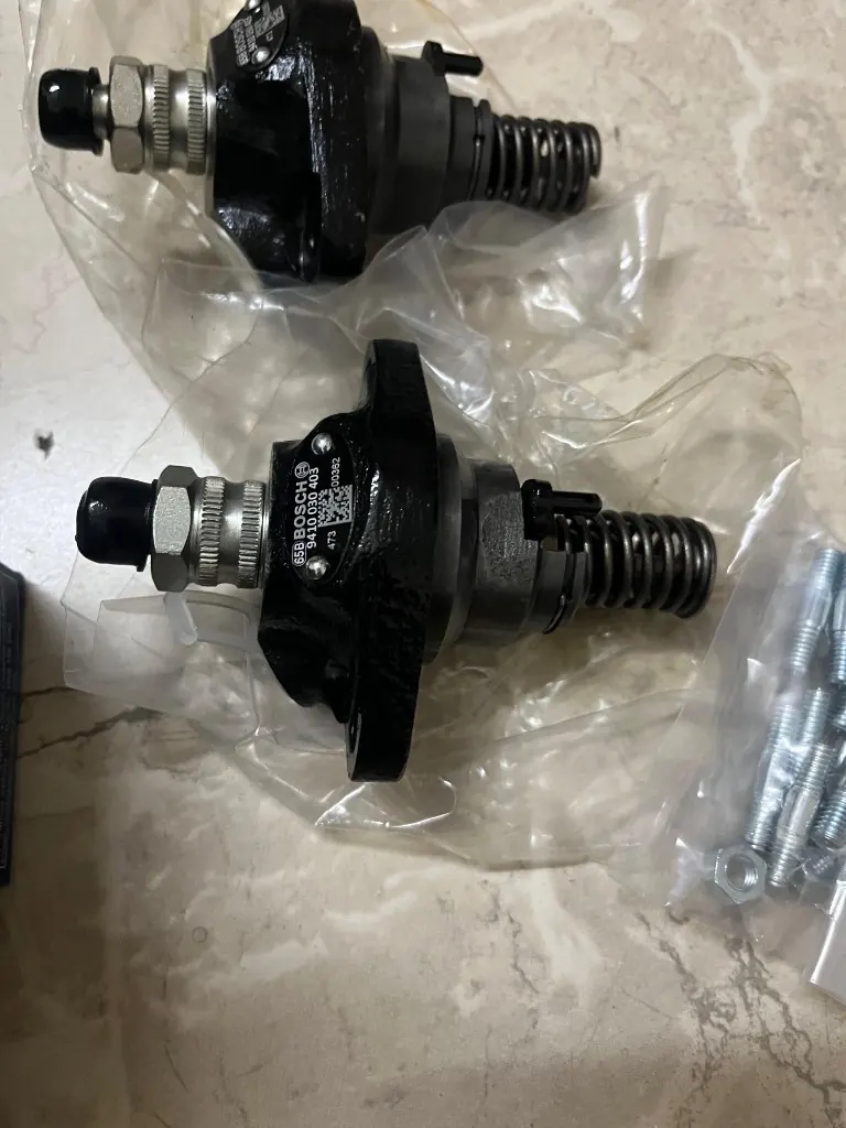 Bosch 9 410 030 403 injection pumps warehouse photo with bolts