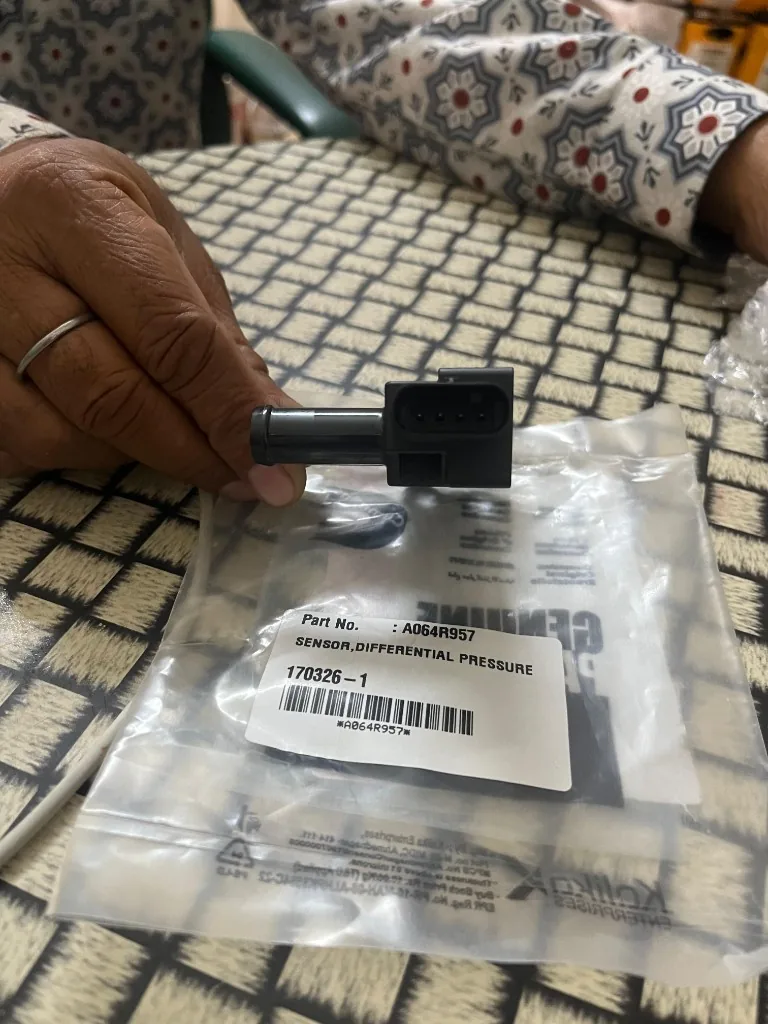 Cummins A064R957 differential pressure sensor four-cavity electrical connector