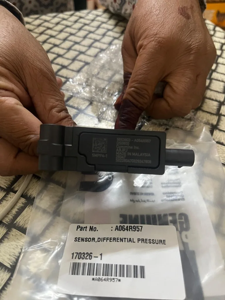 Cummins A064R957 differential pressure sensor housing 5853803 MADE IN MALAYSIA with bag label