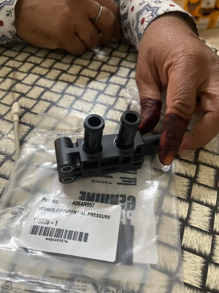 Cummins A064R957 differential pressure sensor hose nipple ends