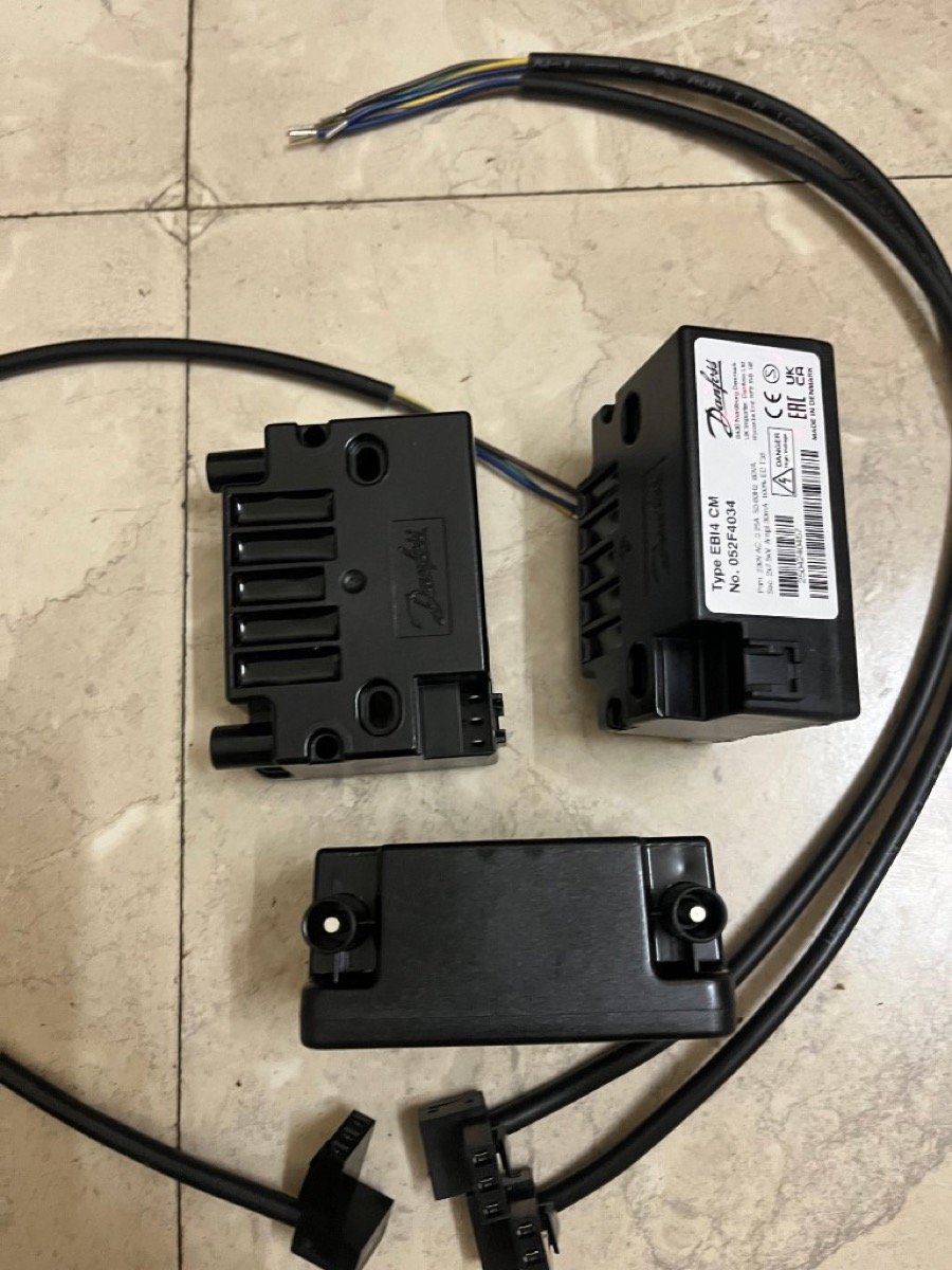 Danfoss ignition unit 052F4034 kit with cables and base