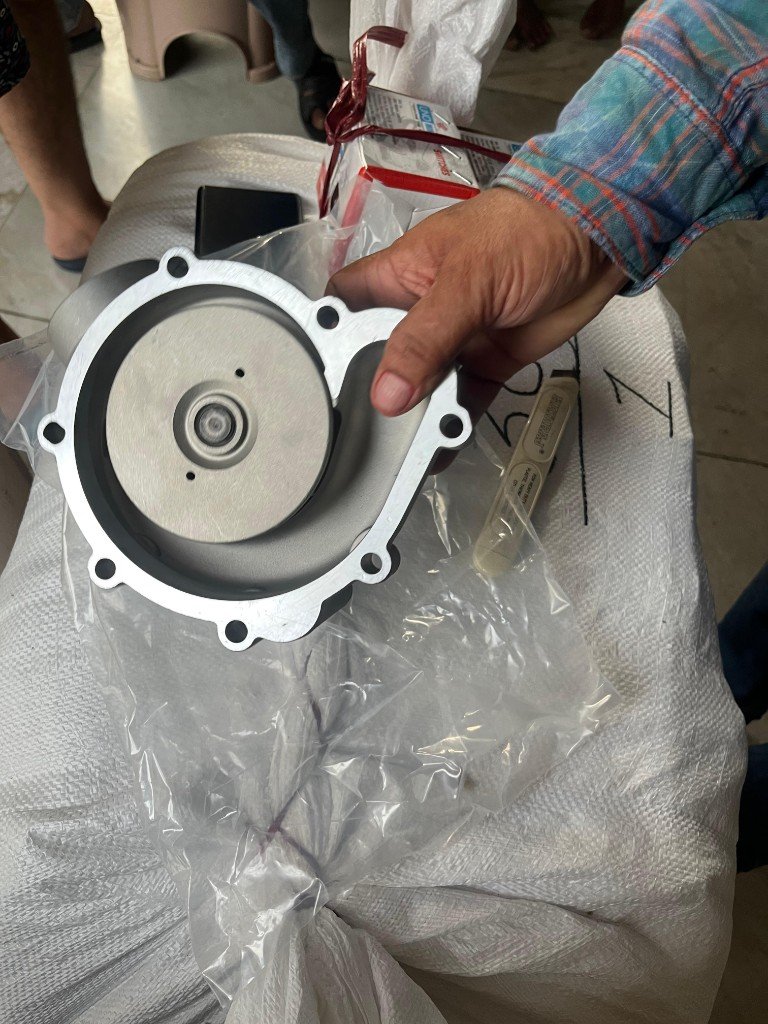 Deutz BF4M2012 water pump assembly warehouse stock New Delhi
