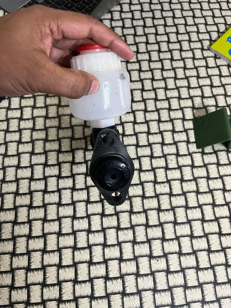 Forklift brake master cylinder — 3/4 bore with MAX/MIN fluid reservoir marks