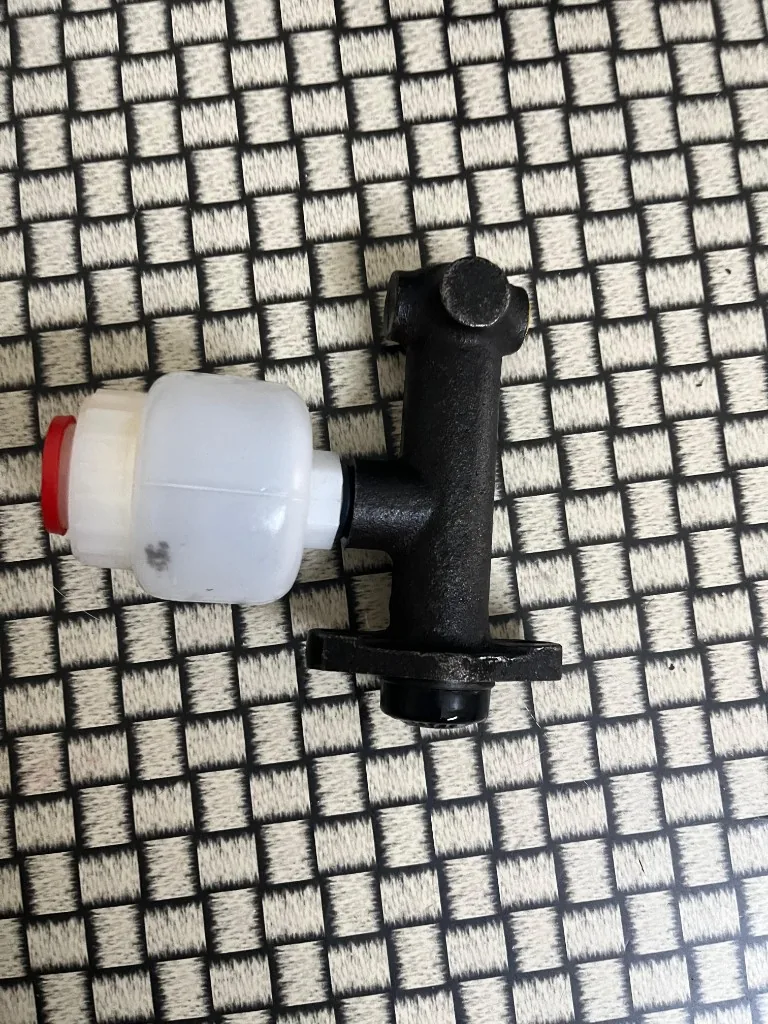 Forklift brake master cylinder assembly — top view export photo