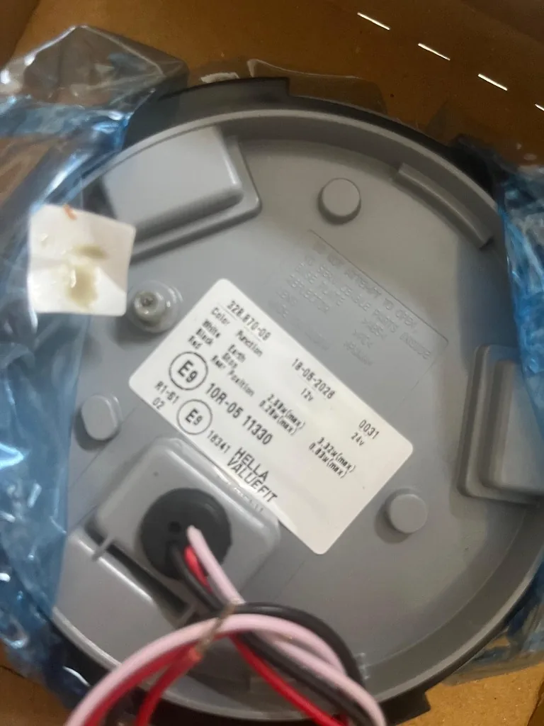 Hella VALUEFIT 328.870-08 rear housing — white earth black stop red position wiring table E9 Made in India