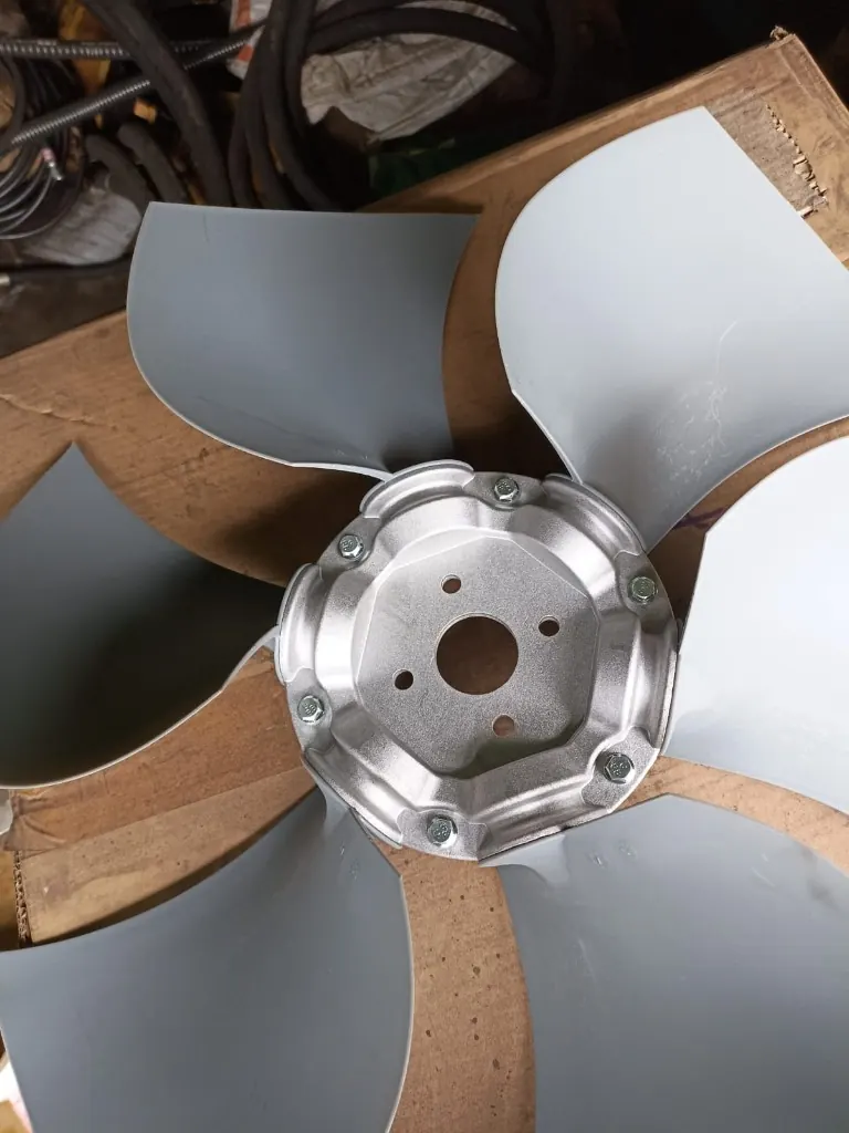 HM Loader 2021 7-blade cooling fan hub 472-9144 warehouse photo