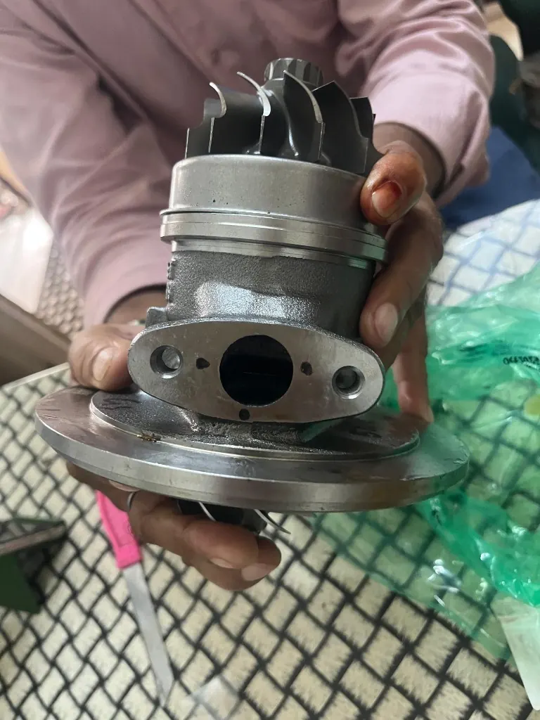Holset 3537817 CHRA oil ports on centre housing
