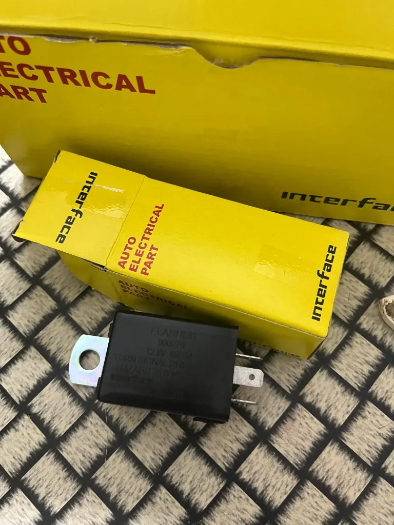 Interface 900270 flasher with yellow AUTO ELECTRICAL PART carton