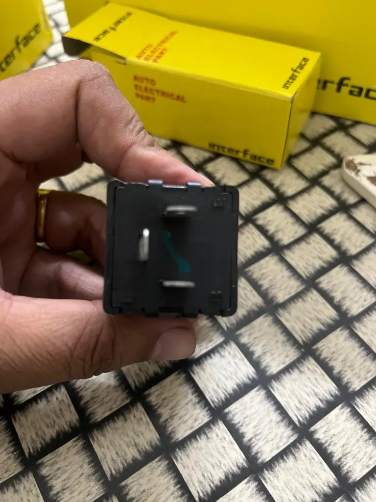 Interface 900270 flasher three-pin terminal face