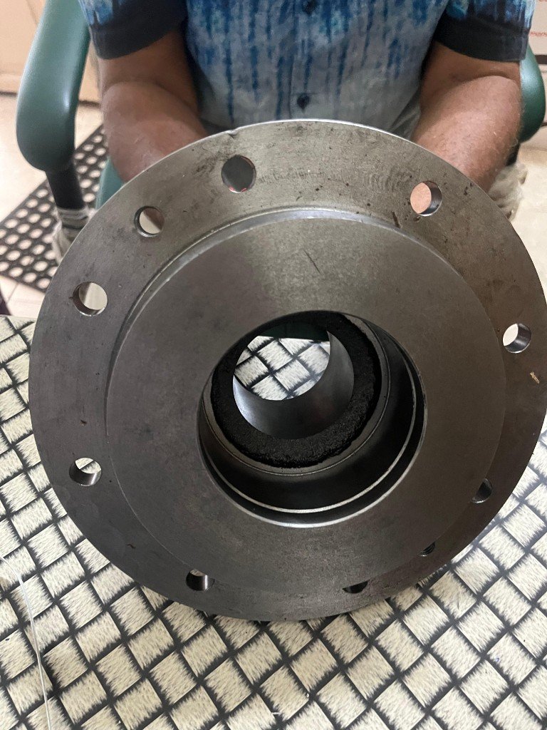 JCB 402/T1485 bearing cover open cast flange front view