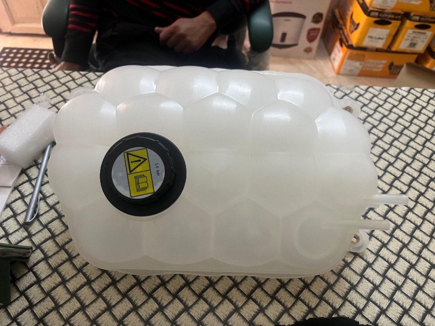 JCB JS140 coolant expansion tank with 1.0 bar pressure cap