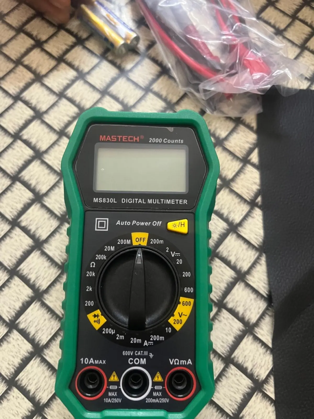 MASTECH MS830L digital multimeter dial face 2000 counts CAT III 600V