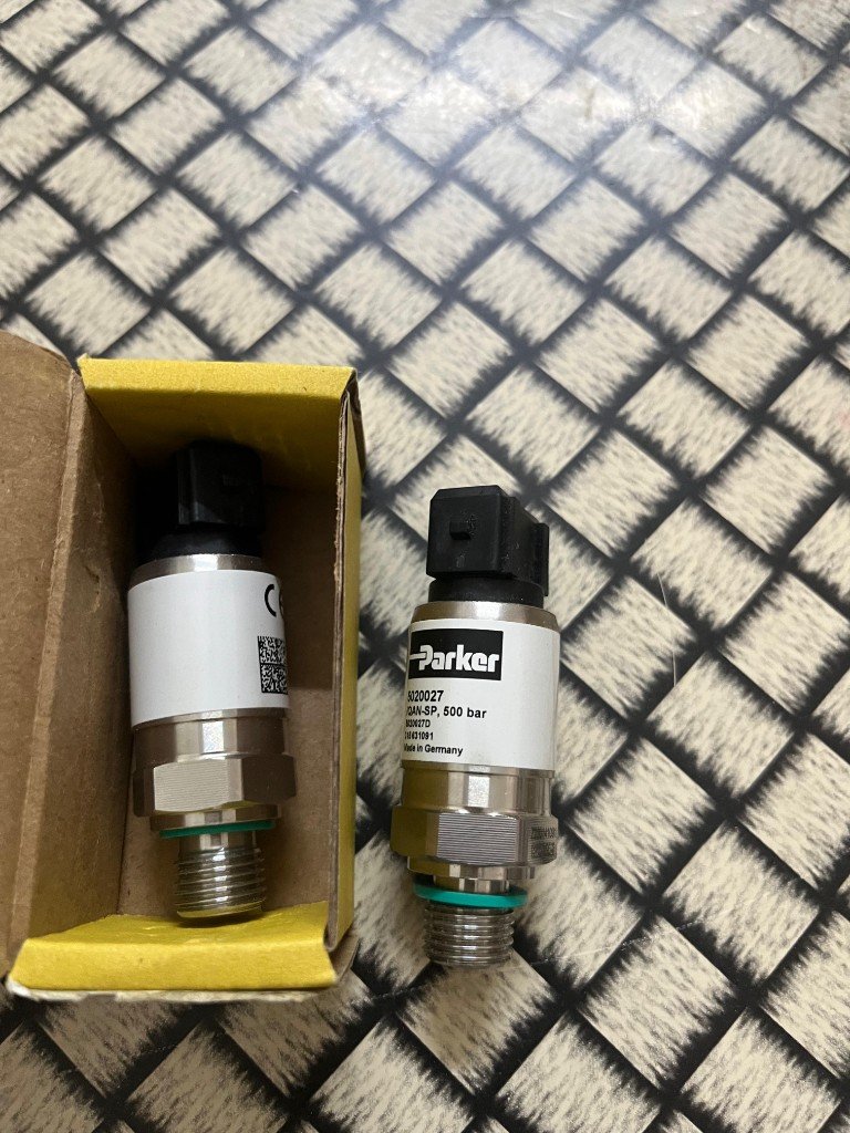Parker IQAN-SP hydraulic pressure transducer 3-pin AMP connector