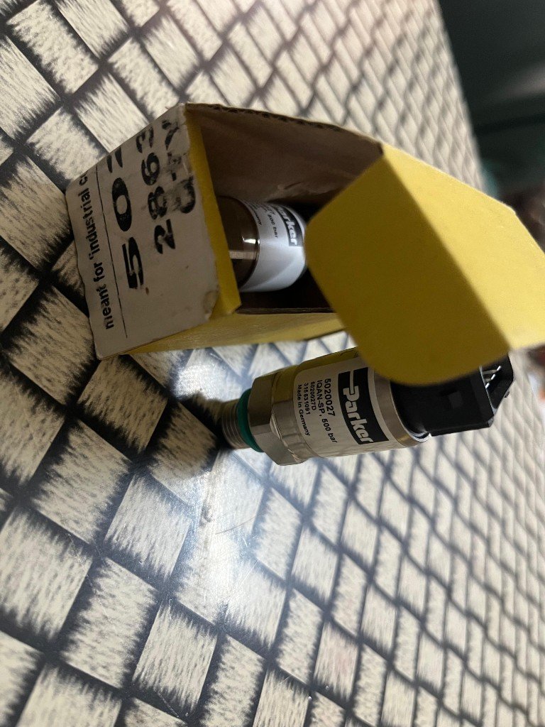 Parker 5020027 original yellow box packaging barcode CE mark