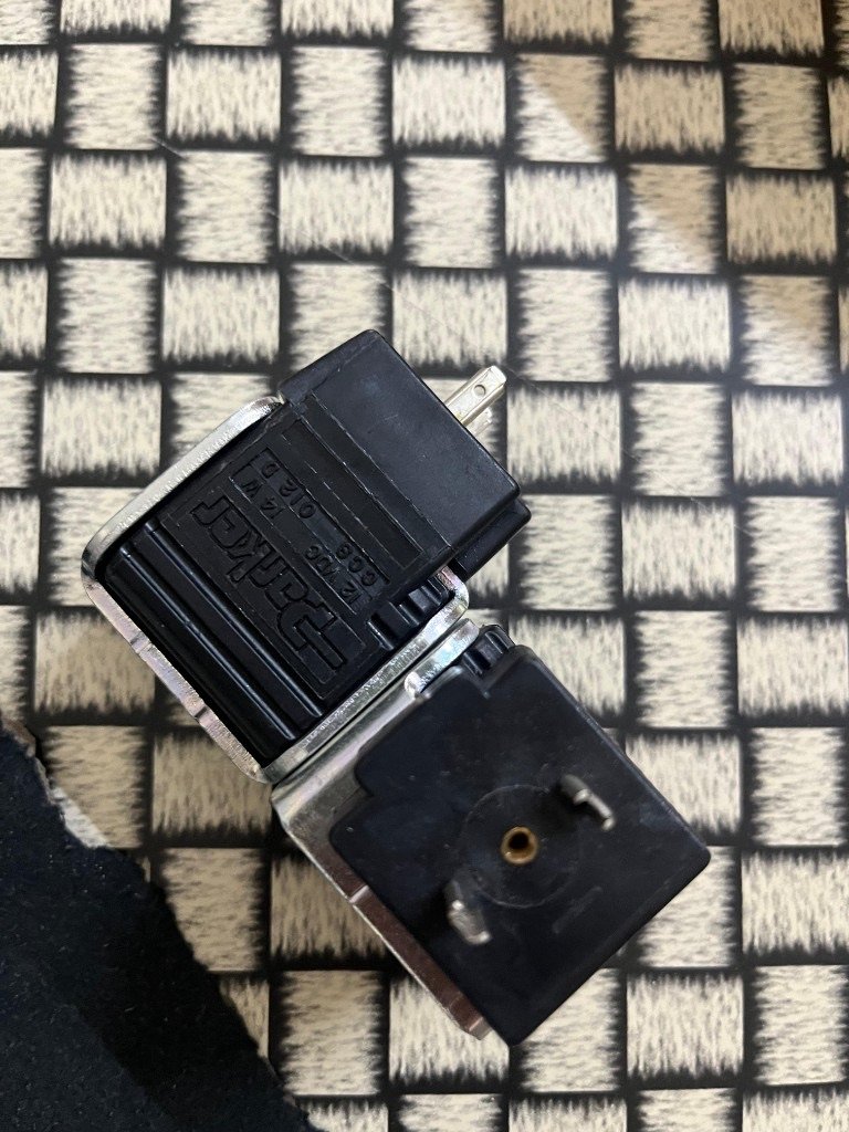 Parker CCS 012D dual coil metal bracket assembly