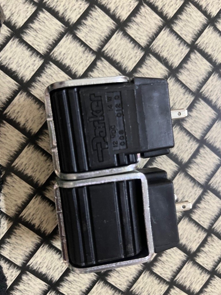 Parker 12VDC solenoid coil twin unit pin connector