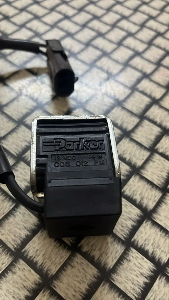 Parker CCS 012 PM solenoid coil 12 VDC 14 W housing stamp