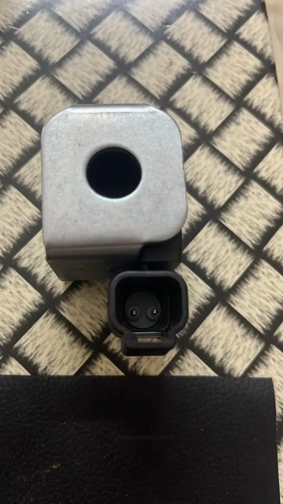 Parker COP024HSN coil two-pin connector and circular bore