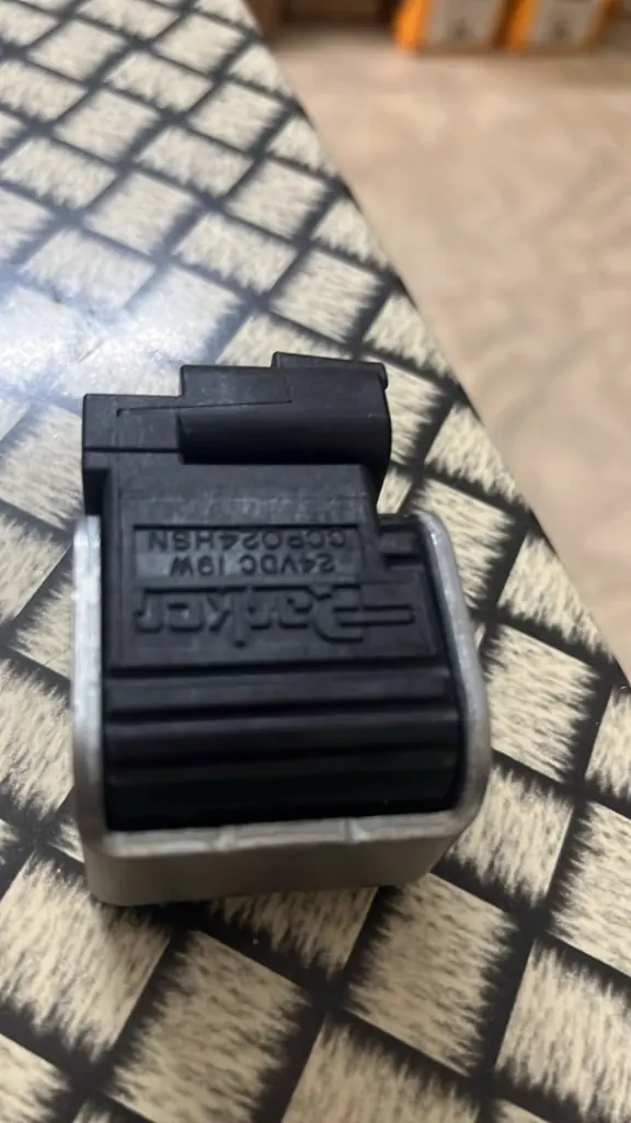 Parker COP024HSN 24VDC 19W coil side view with steel flux band