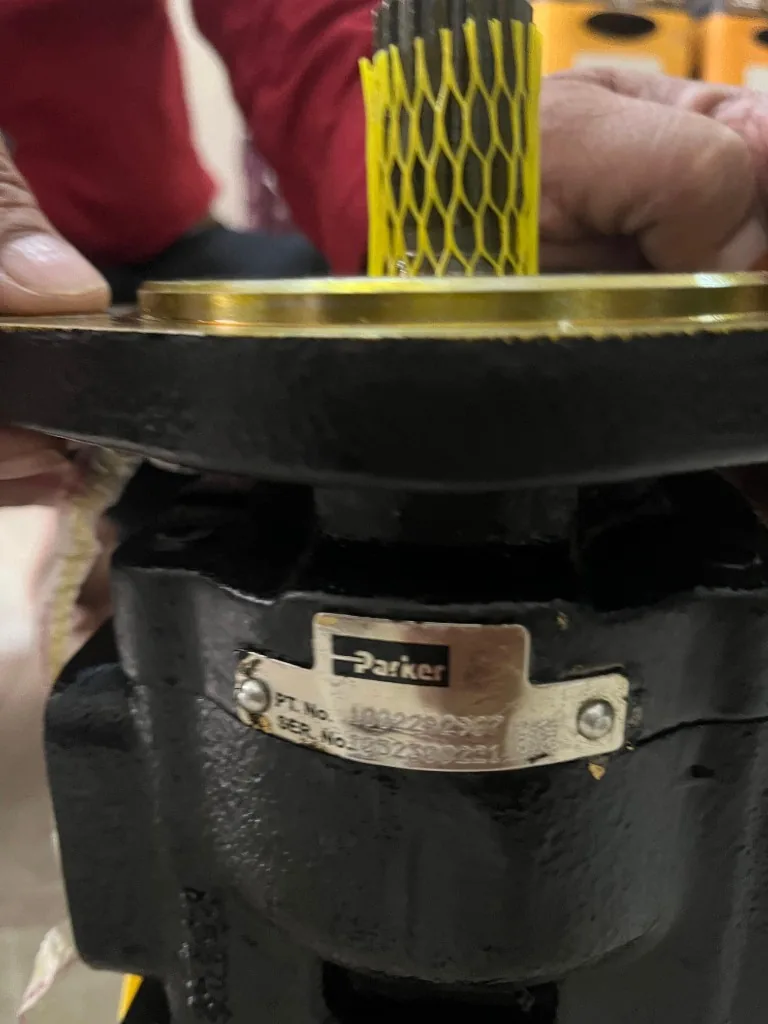 Parker hydraulic pump nameplate close-up PT No 1002292907 SER 1252300221 warehouse export photo