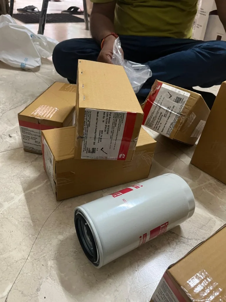 Part No. LF16075 industrial oil filter — warehouse front view