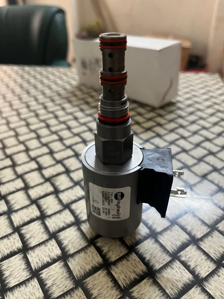 MB1500 rock breaker solenoid coil label — Sun Hydraulics 740-224 24VDC cross-reference warehouse photo