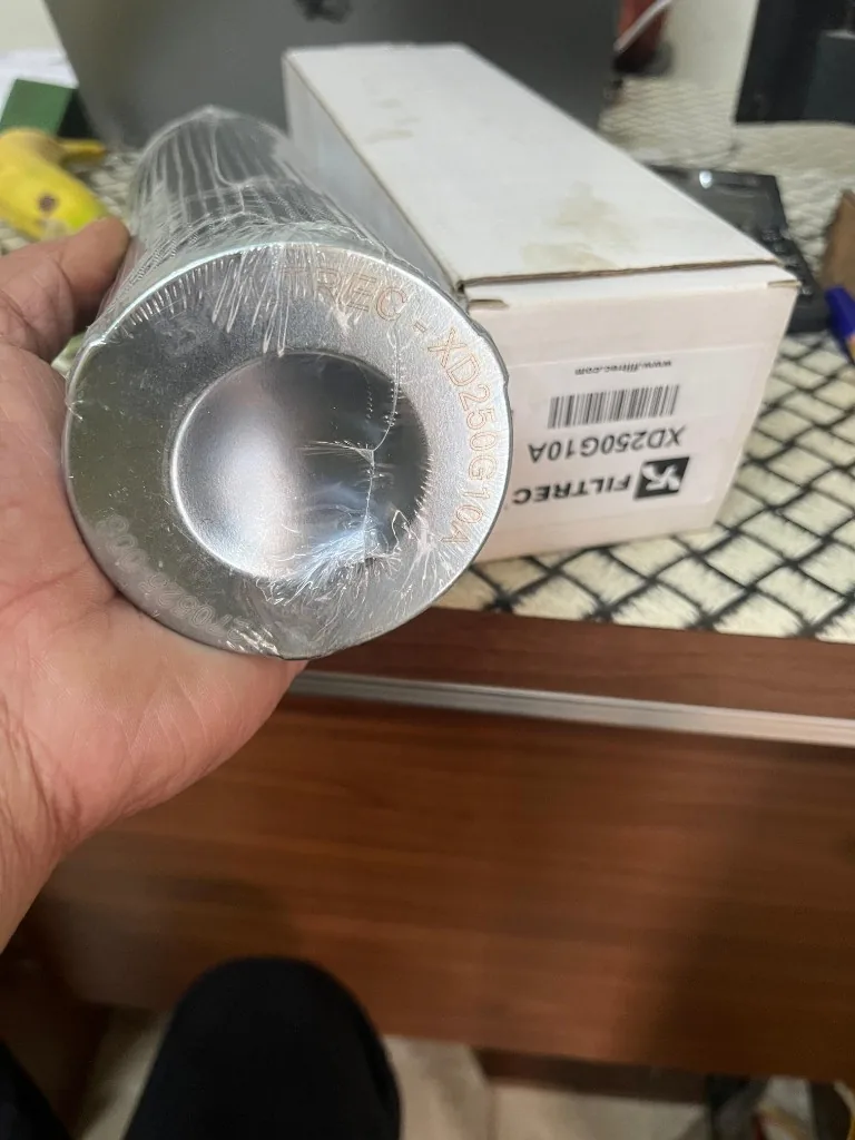 Part No. XD250G10A Filtrec hydraulic filter — box label and end-cap FILTREC XD250G10A warehouse photo