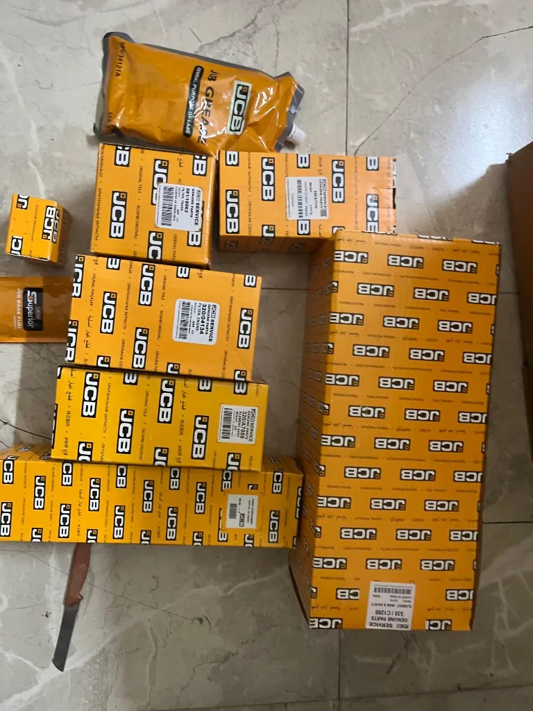 JCB 400/N7762 service kit components alternate angle — air filter grease fuel filters export stock photo