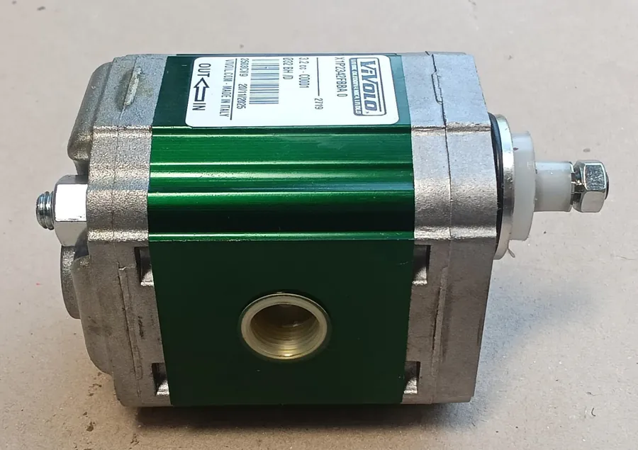 Vivoil 3.12cc gear pump 3/8 BSPP port view