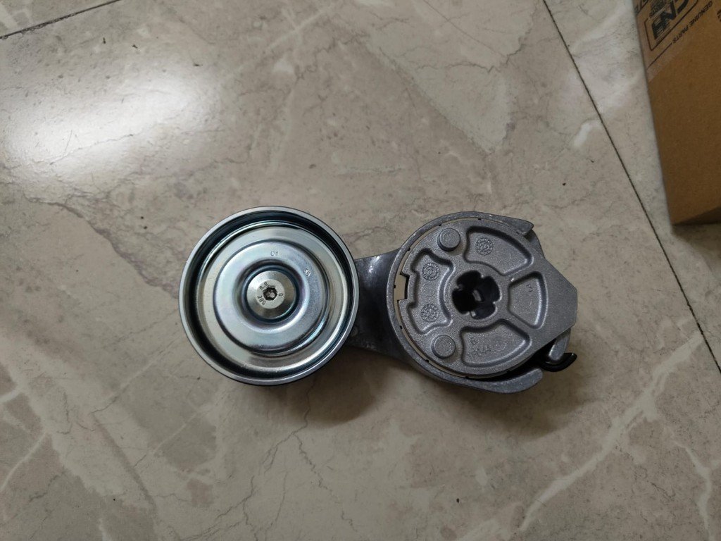 504315785 belt tensioner mount face CNH Genuine carton