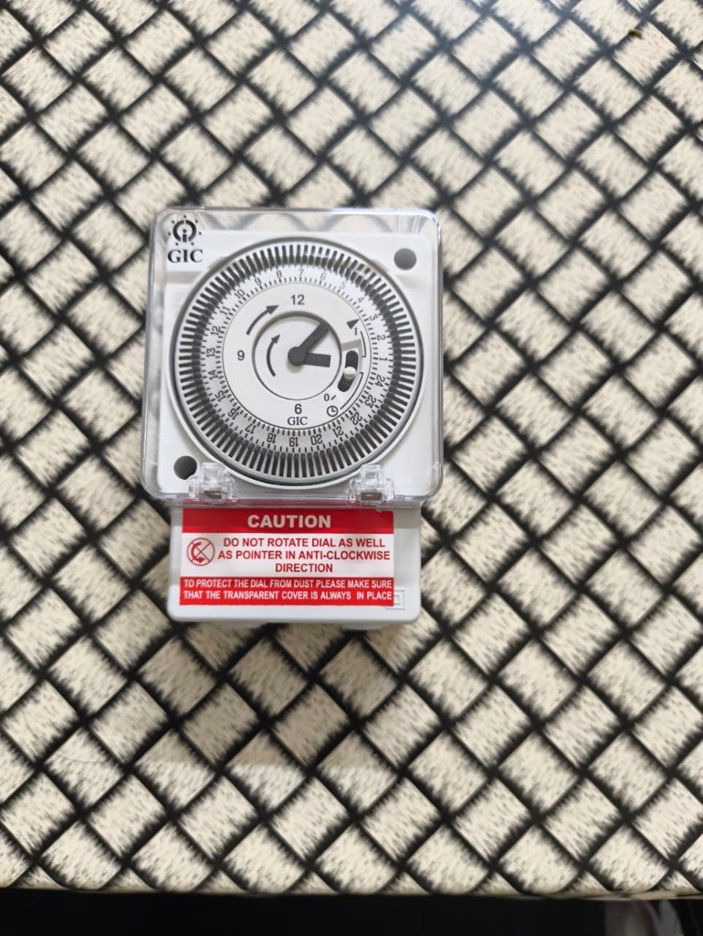 GIC J648B1 analog time switch FM/1 Quartz daily dial front