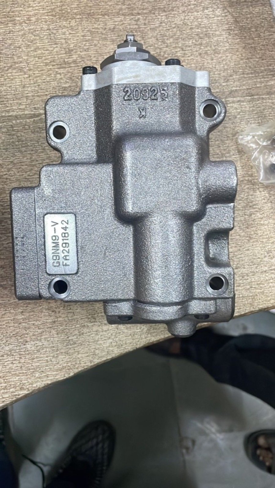 K5V160 hydraulic pump regulator warehouse photo plate G9NM9-V