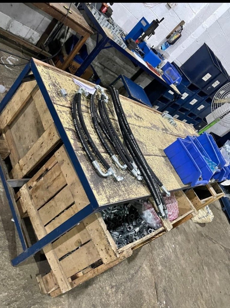 Parker hydraulic hose assembly with fittings